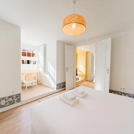 Lägenhet Charming 2br - Baixa | By Airnest *