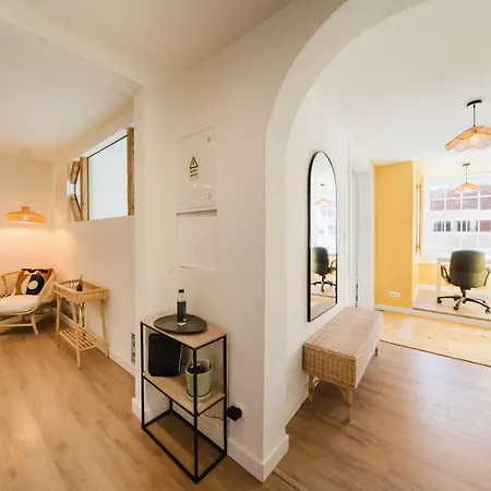 Charming 2br - Baixa | By Airnest Lägenhet